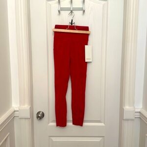 NWT Lululemon Fast and Free HR Tight 25”
Size 2
DKRD